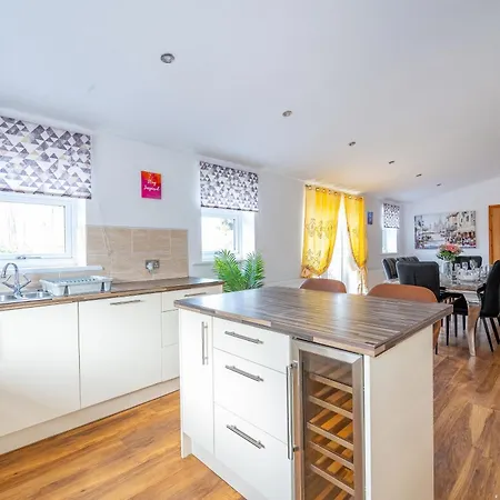 *rb98bl* For Your Relaxed & Cosy + Free Parking + Free Fast Wifi * Homestay Leeds (West Yorkshire)