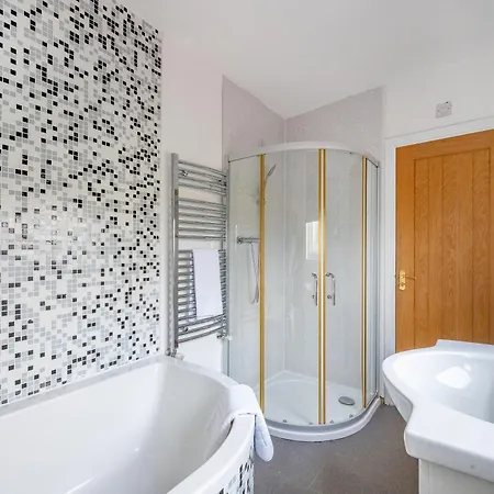 Homestay *rb98bl* For Your Relaxed & Cosy + Free Parking + Free Fast Wifi * Leeds (West Yorkshire)