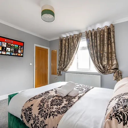 Homestay *rb98bl* For Your Relaxed & Cosy + Free Parking + Free Fast Wifi * *